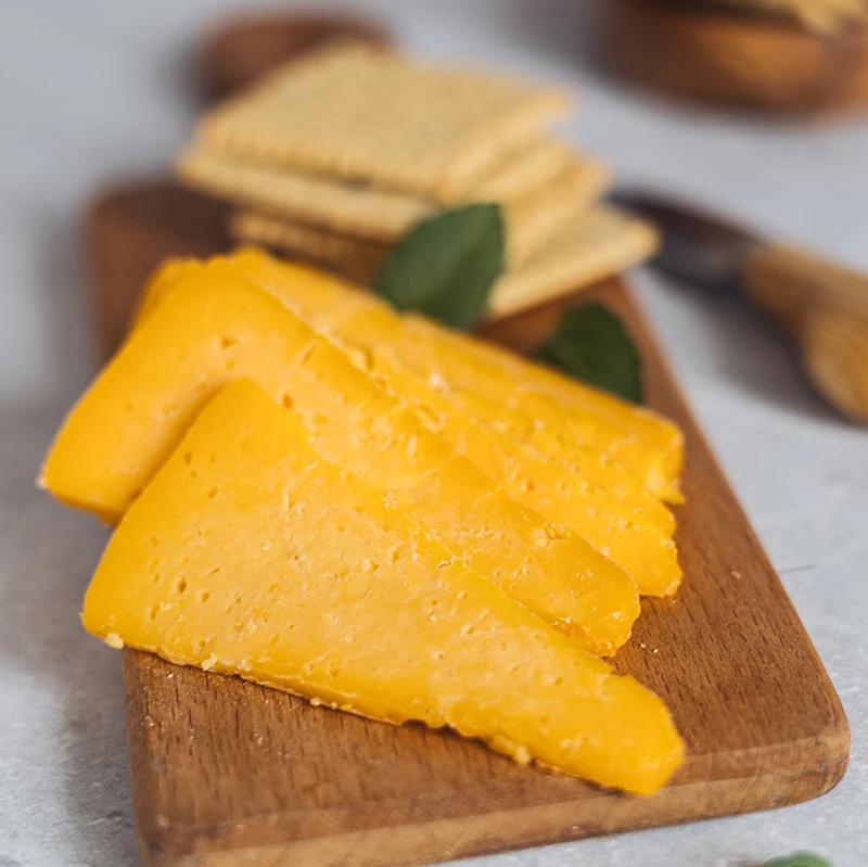 Étude des leviers technologiques et génomiques utiles pour prévenir les défauts et contrôler la microflore naturelle des fromages Cheddar